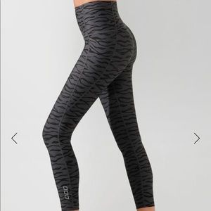 Lorna Jane Zebra Ankle Biter Tight